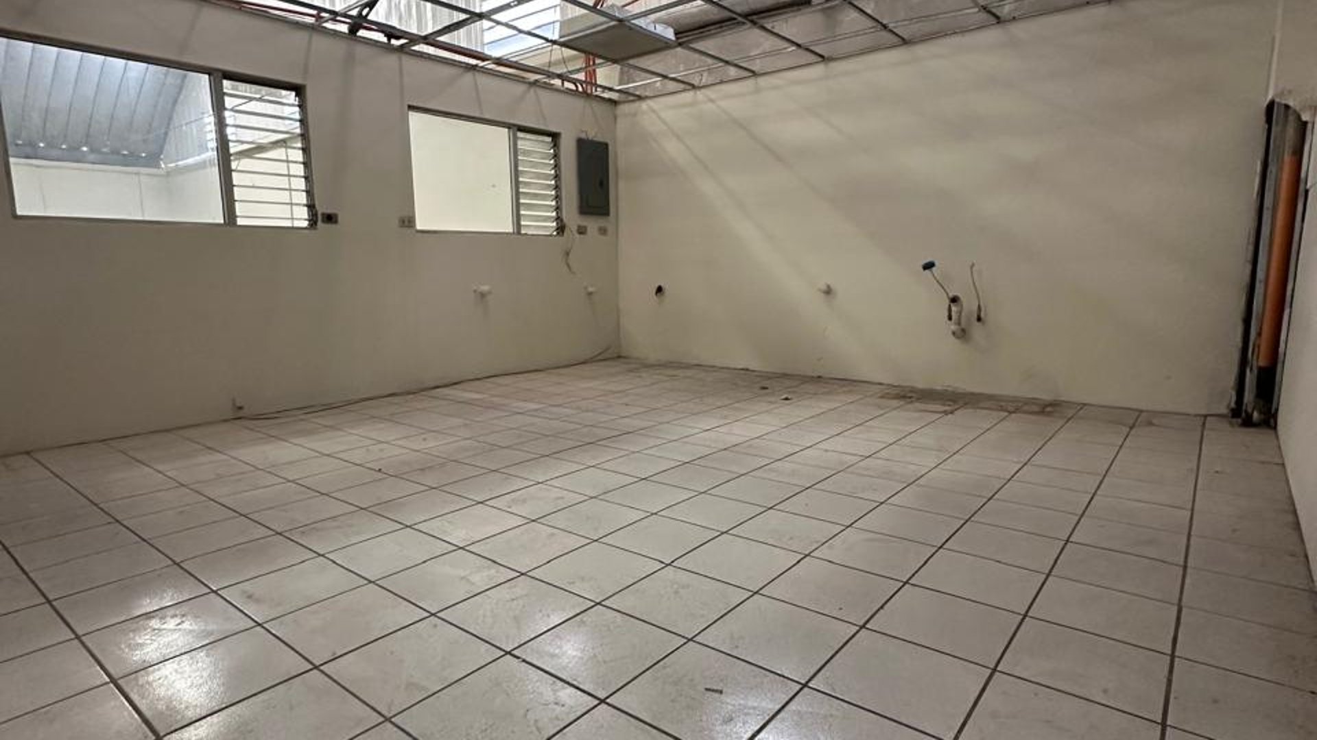 Alquiler de bodega en Zona 1 con 2,100 mt2. - Miniatura 9