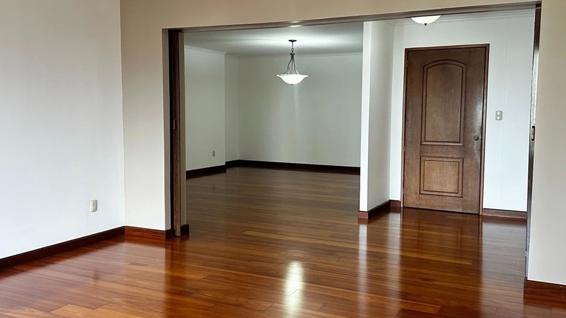 APARTAMENTO EN ALQUILER – EDIFICIO BELLAGIO, ZONA 14 - Miniatura 2