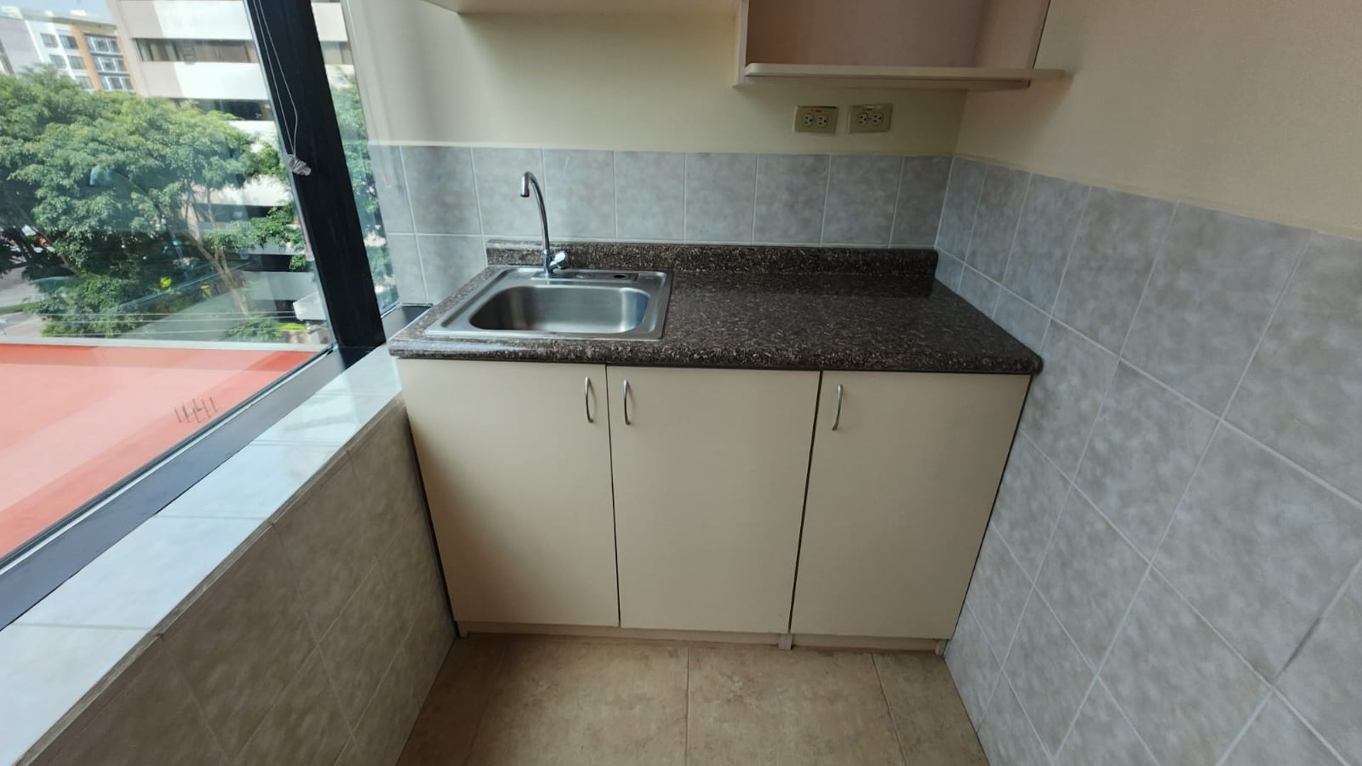 Oficina en venta en zona 14 Europlaza Ref-5642 - Miniatura 5
