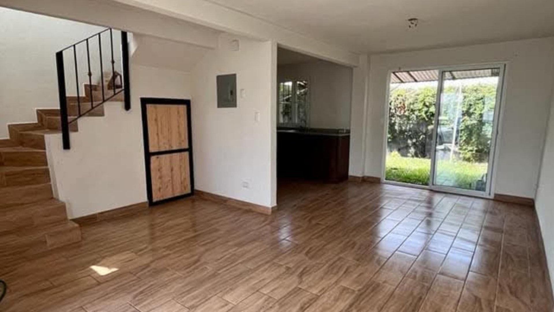 Vendo casa en Condominio Fuentes del Valle San Miguel Dueñas Sacatepéquez. - Miniatura 3