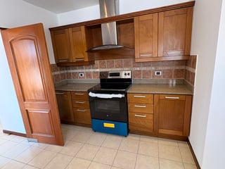 Venta de amplio apartamento en zona 15 Colonia el maestro  - 4