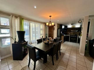 En Venta Casa De Esquina Dentro de Condominio en Zona 11 - 4