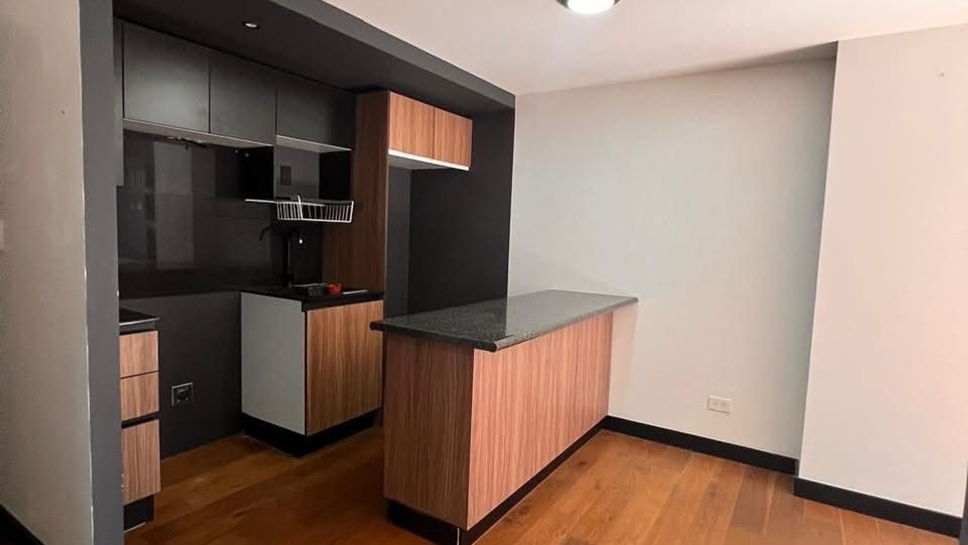Apartamento en venta zona 11 edificio Villa Mariscal de 2 habitaciones + un parqueo