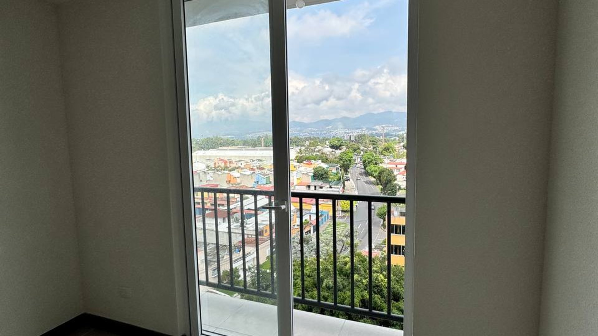 Apartamento en renta en Edificio Esenta zona 12 - Miniatura 6
