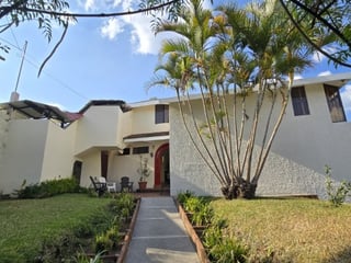 Casa en Venta Balcones de San Cristóbal, Guatemala - Image 1