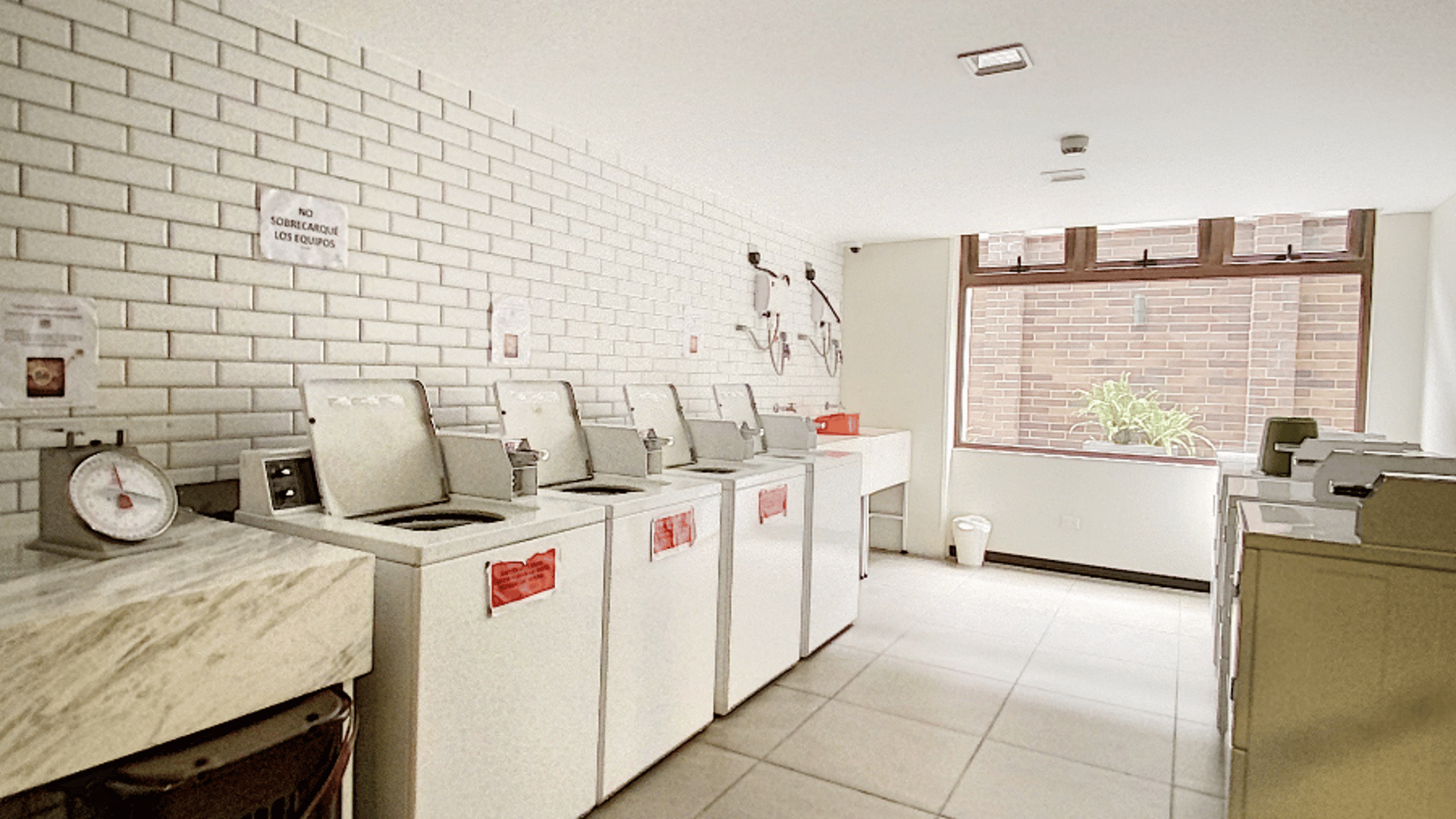 TORRE BARCELONA/ Apartamento Amueblado en renta, zona 9 - Miniatura 15