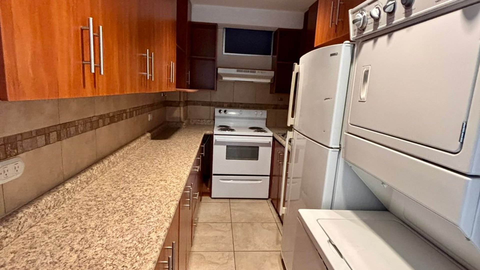???? APARTAMENTO EN RENTA – 2 HAB  | EDIFICIO CONVISTA | ZONA .15 - Miniatura 3