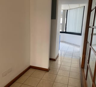 OFICINA DE 209 M2 EN EDIFICIO MURANO CENTER ZONA 10 - Miniatura 8