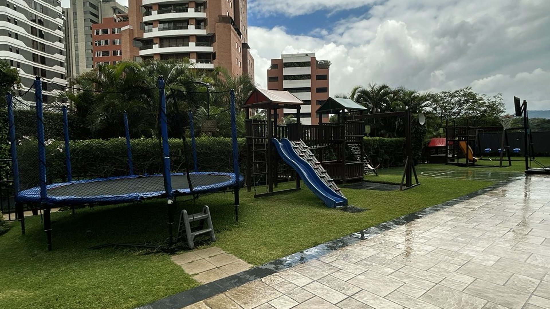 Apartamento en renta de 3 Dormitorios en zona 14 - Miniatura 8