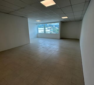 Alquilo Oficina en zona Pradera zona 10