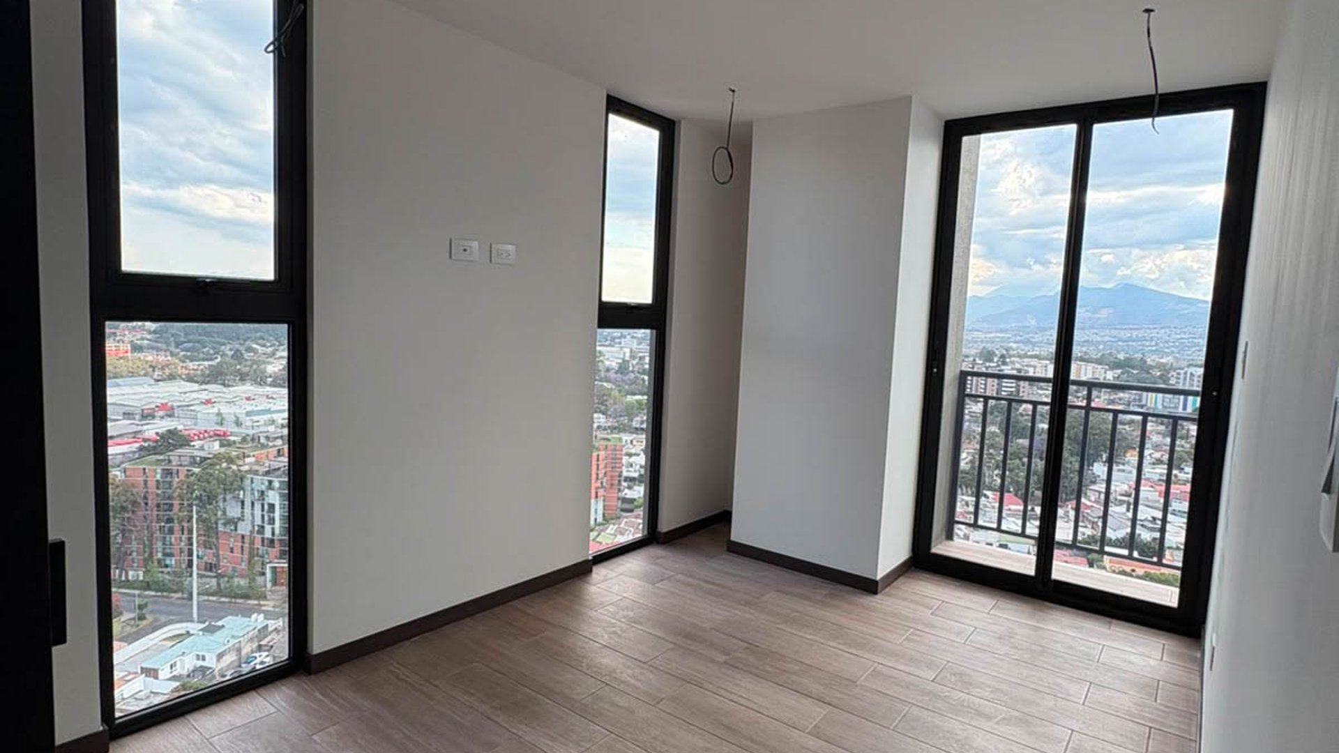 APARTAMENTO EN RENTA EN ZONA 11 MARISCAL - Miniatura 14