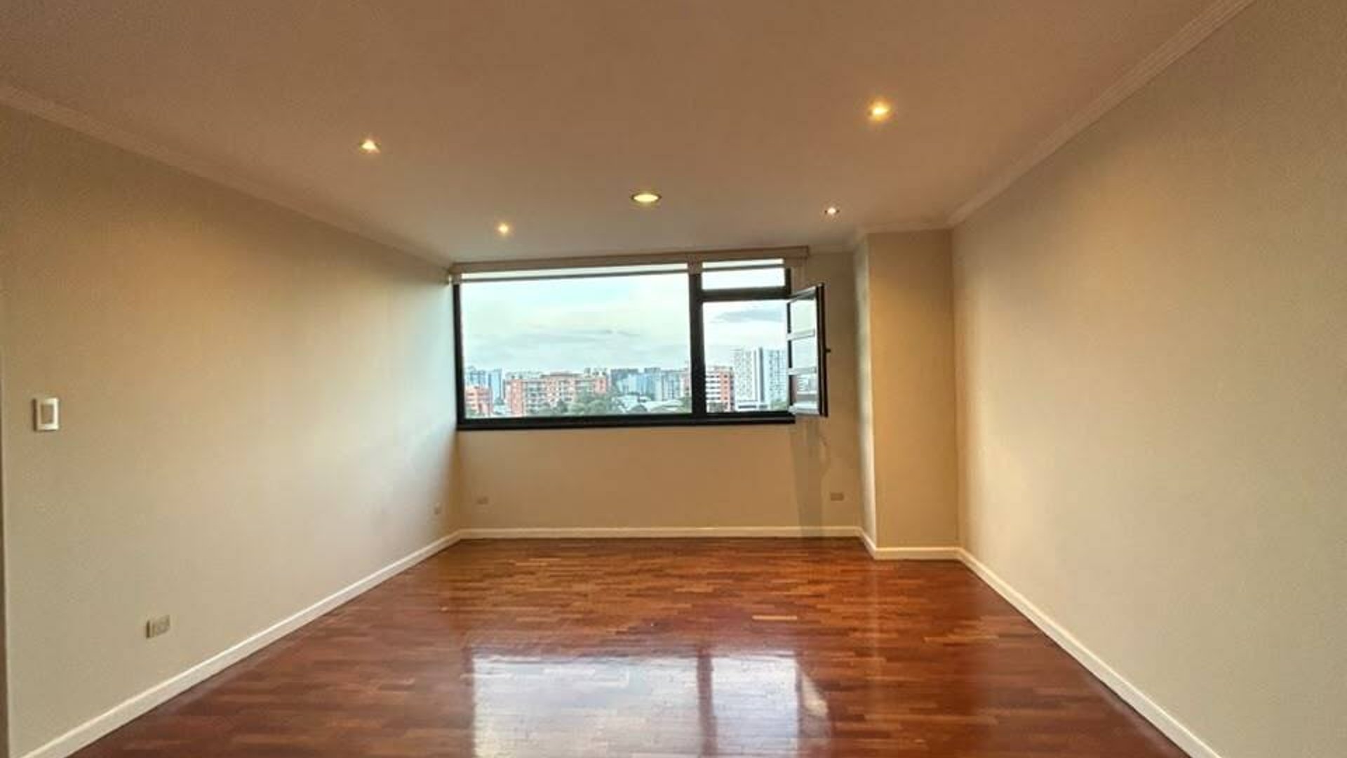 Apartamento en Renta de 3 Dormitorios en zona 14