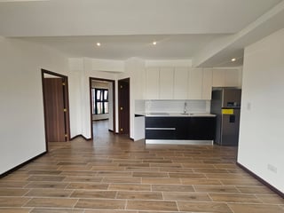 RENTA Apartamento Zona 4 Edificio Séptimo - 2