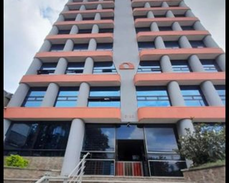 📍 OFICINA EN RENTA – 120 m² + 3 OFICINAS | TORRE CRISTAL | ZONA 9