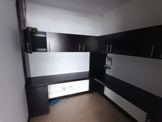 Oficina en Torino 1 Zona 10 | Nivel alto y espacios amplios - Image 7