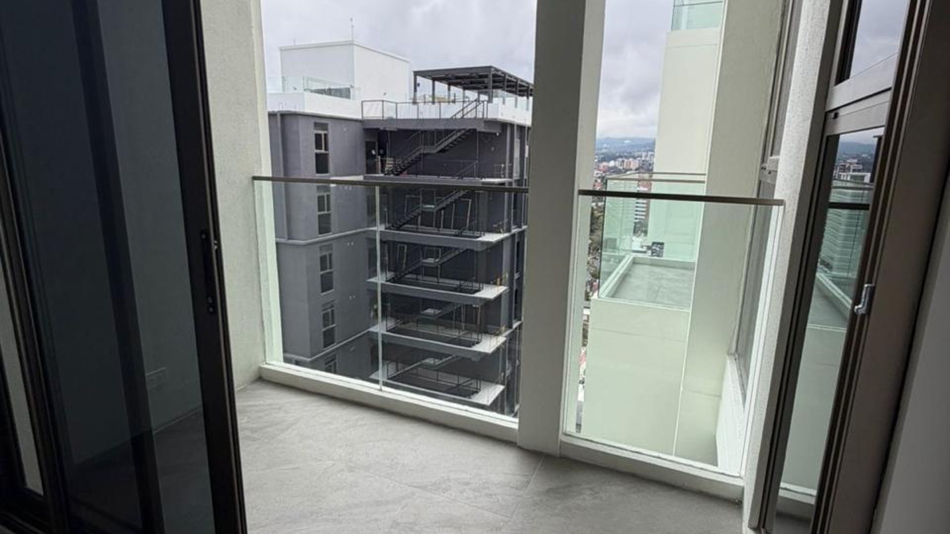 ALQUILER DE LINDO APARTAMENTO PARA ESTRENAR - ATARAH, ZONA 10 - Miniatura 2