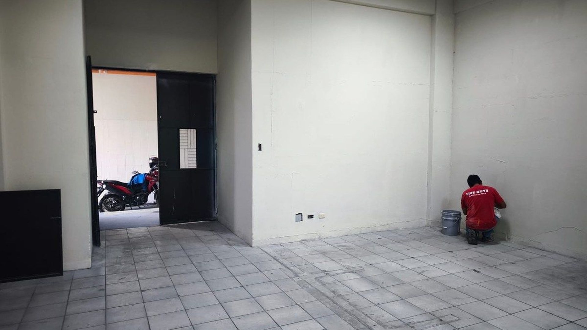 Bodega en Renta - Sobre Calzada Aguilar Batres Zona 12 - Miniatura 4