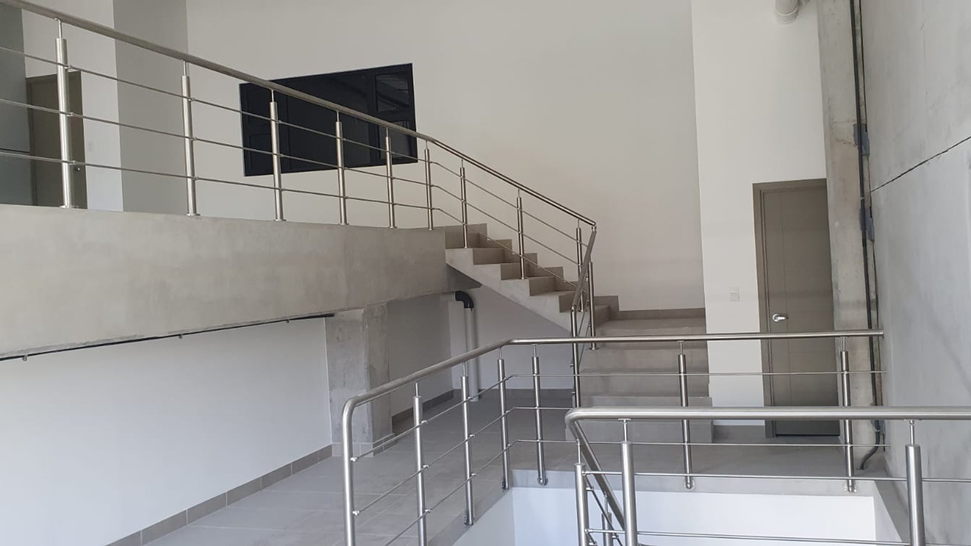 Bodega en Renta Calzada la Paz, Zona 18 - Miniatura 4