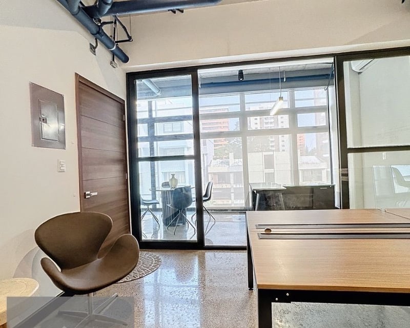 Oficina en Venta Totalmente Equipada en Edificio Unio, Zona 14