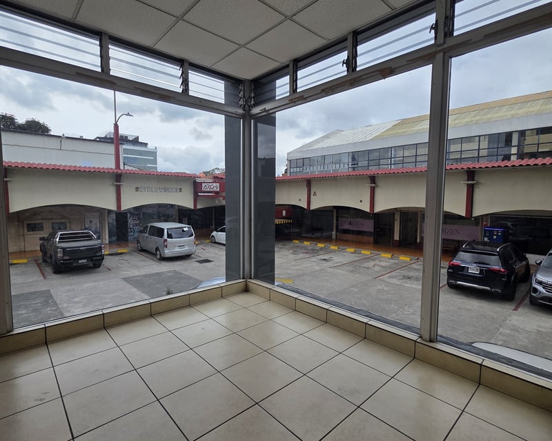 Local Comercial en  RENTA en Avenida Las Americas Z.13