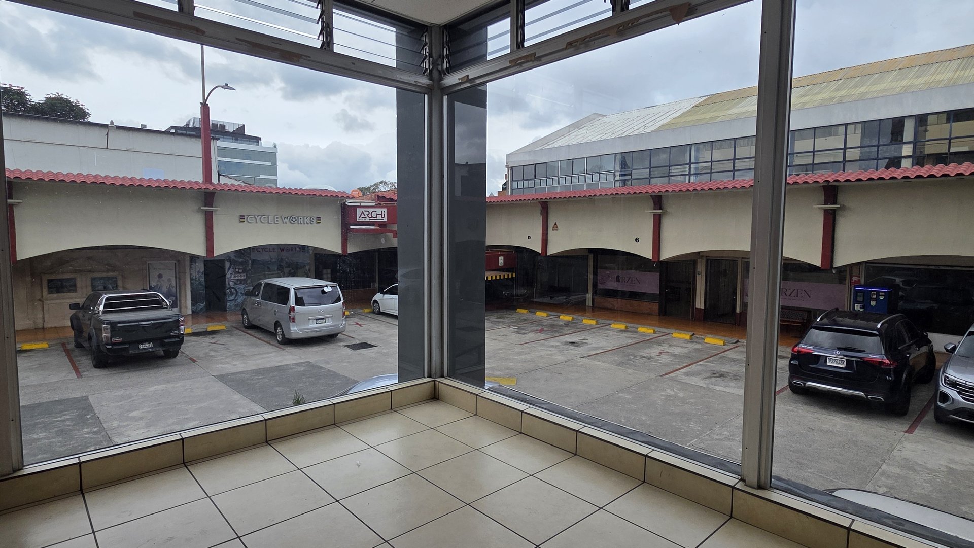 Local Comercial en  RENTA en Avenida Las Americas Z.13