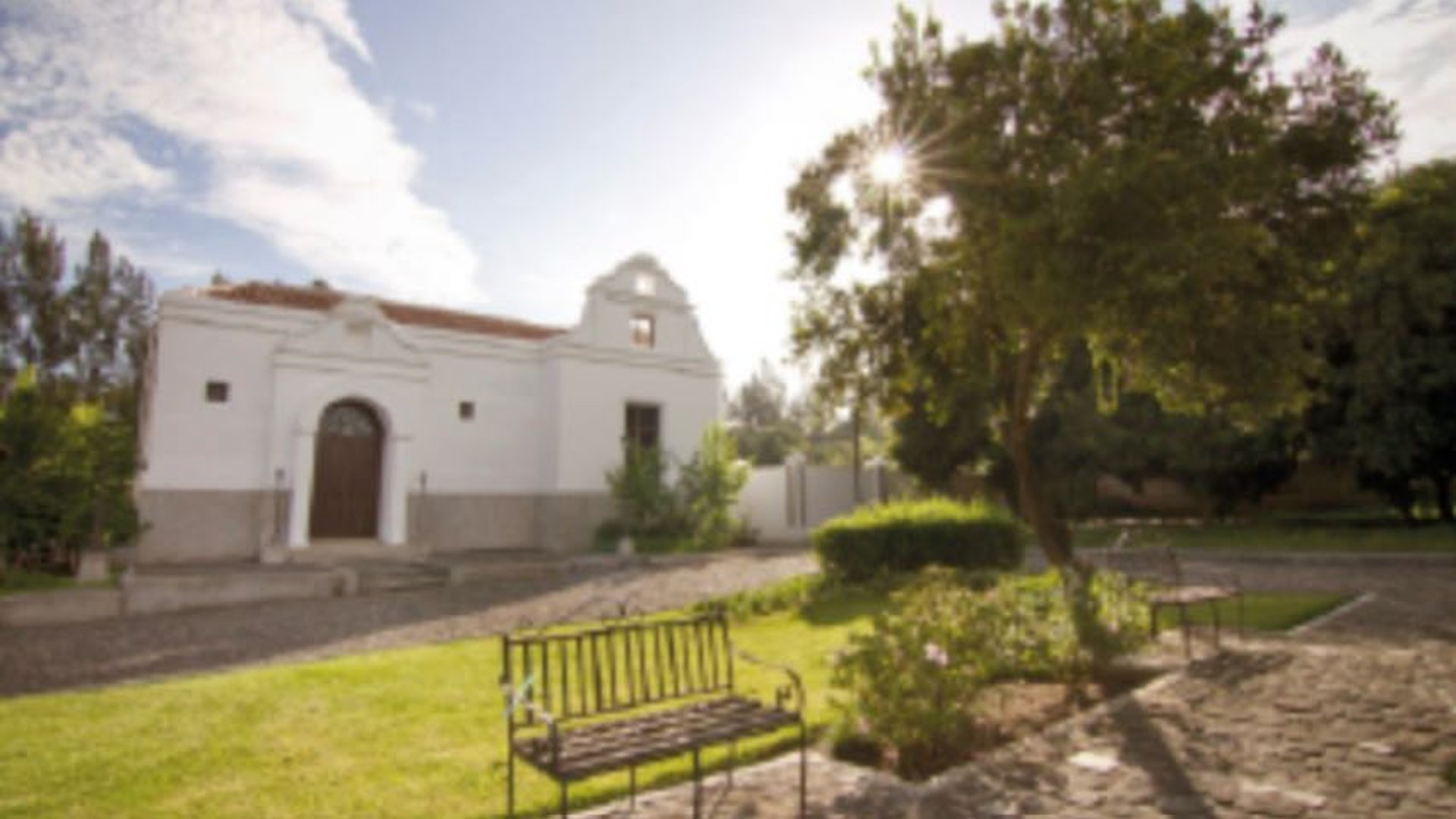 ESPECTACULAR CASA EN VENTA DENTRO DE HACIENDA DEL COMENDADOR  - Miniatura 15