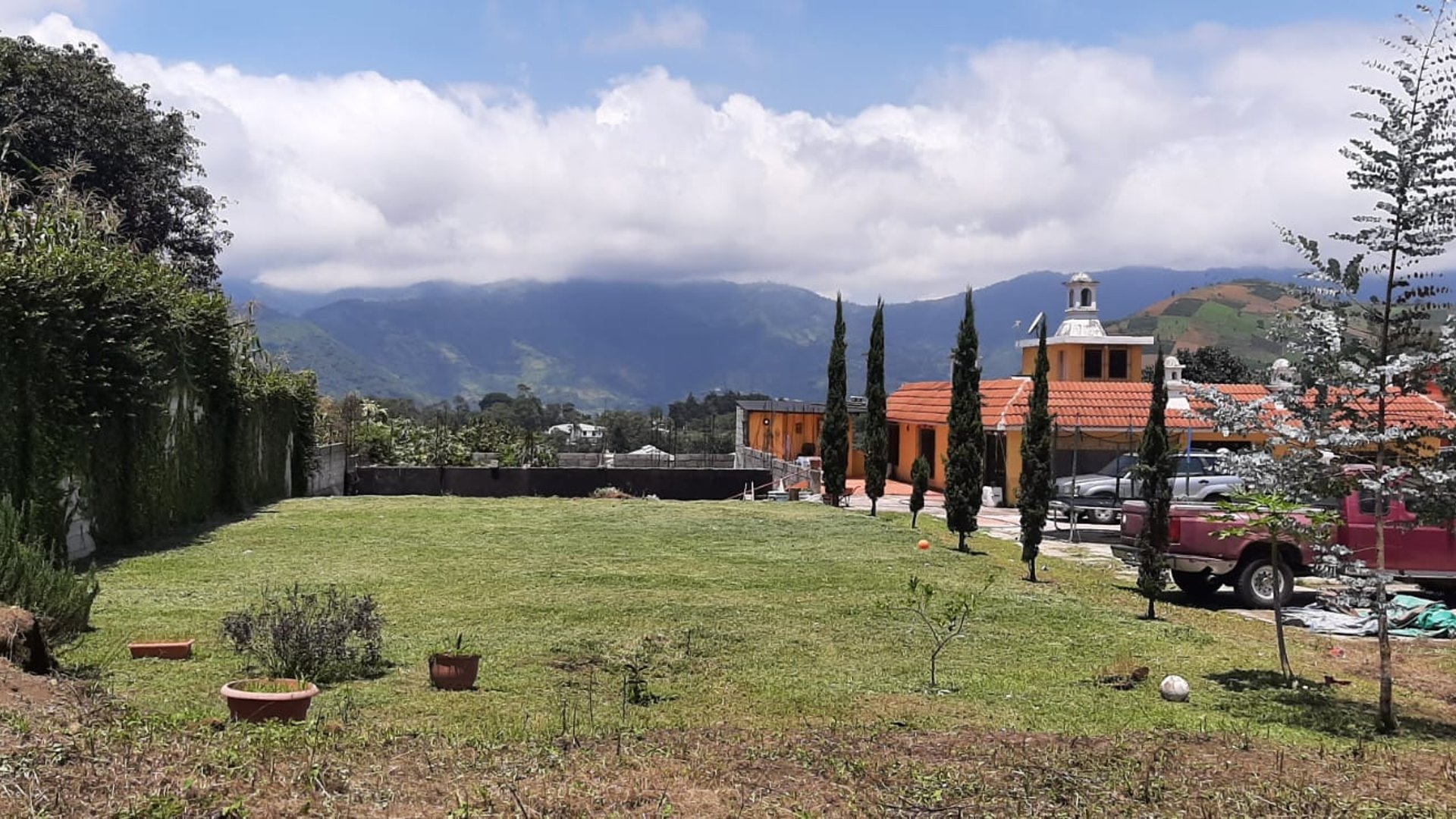 COMPLEJO DE CASAS EN VENTA  UBICADO MUY CERCA DE CIUDAD VIEJA