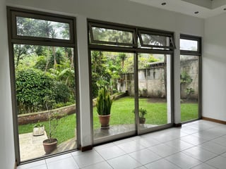 Casa Residencial en Kanajuyú, en Venta en Zona 16 - 2
