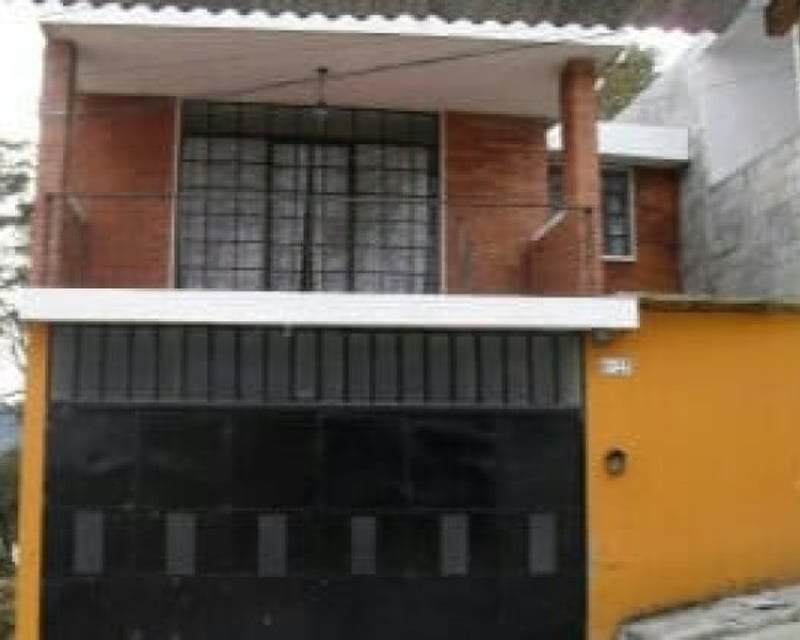 Hermosa Casa en Venta Zona 1 de Mixco Cond. Vista Azul