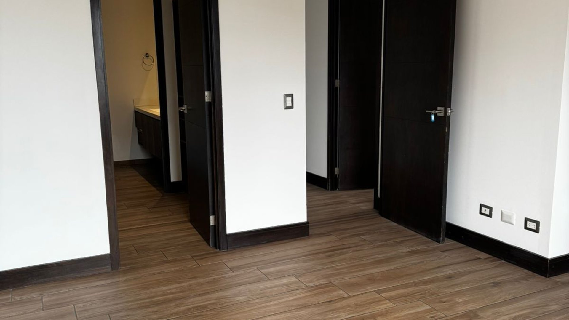 APARTAMENTO EN EDIFICIO VIVALT ZONA 10 - Miniatura 10