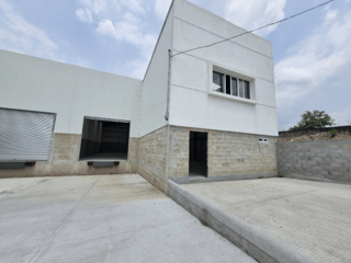 Bodega en alquiler en km. 62 autopista Puerto Quetzal - Image 1