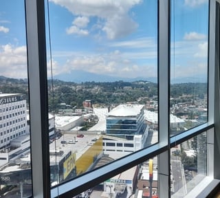 Oficina en renta zona 10