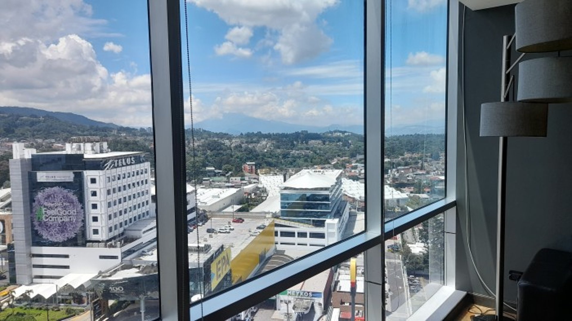 Oficina en renta zona 10