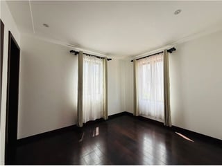 Alquiler de Amplia y Hermosa Casa en Ramblas de Cayalá – Zona 16 - 3