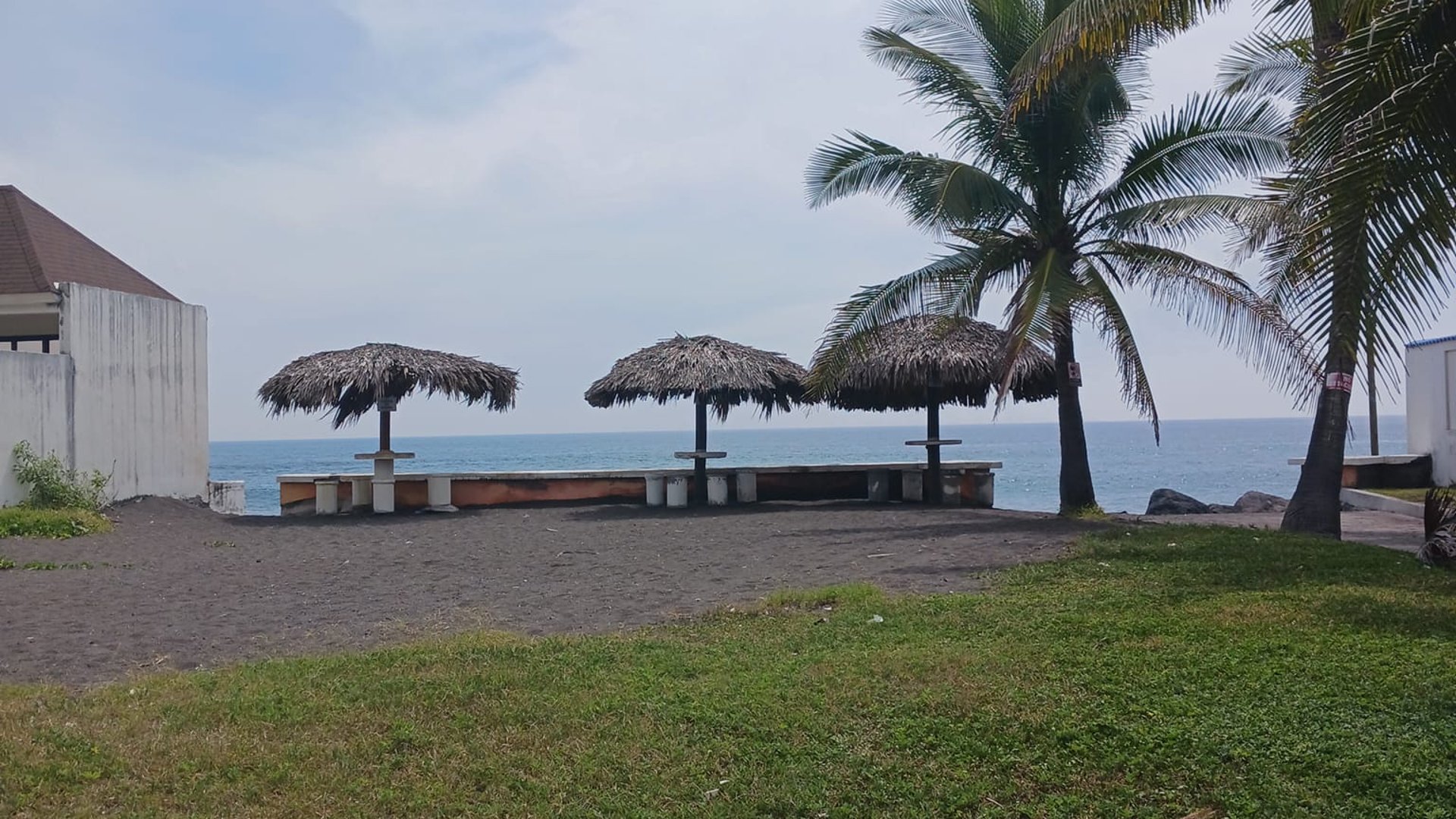 Vendo casa en Monterrico dentro de Condominio km 5.3