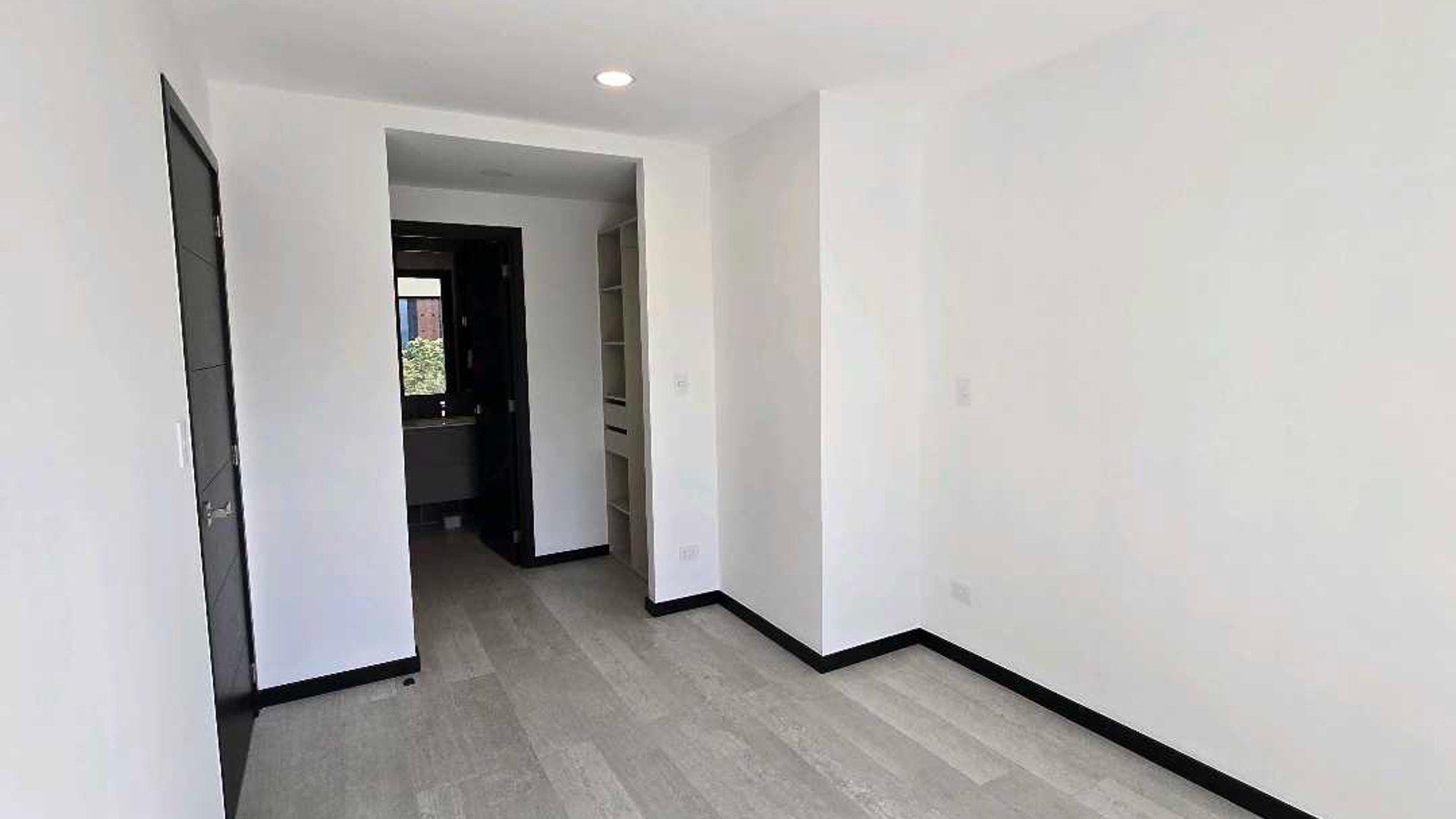 APARTAMENTO SEMIAMUEBLADO EN ALQUILER EN ZONA 13 - Miniatura 11