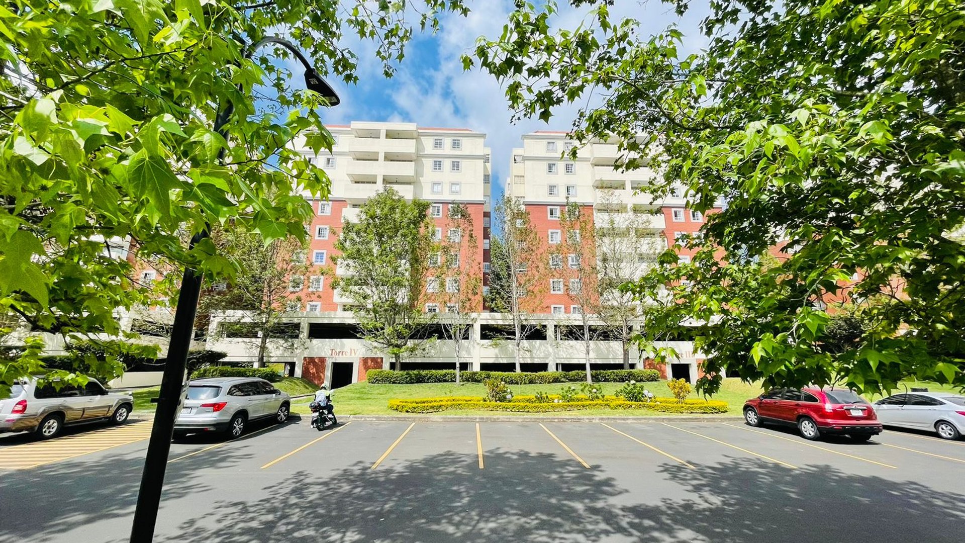 VENTA DE CÓMODO APARTAMENTO - VILLAS DE SAN ISIDRO, ZONA 16 - Miniatura 15
