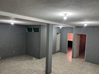 Bodega con Oficinas en renta sobre Aguilar Batres zona 12 - 4