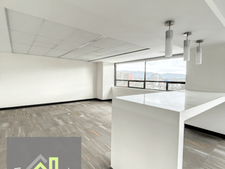 Oficina en Venta y Renta – Centro Empresarial, Zona 10 - 4