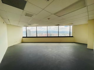 ALQUILER DE AMPLIA OFICINA PENTHOUSE 829MT2 - MURANO, ZONA 10 - 5