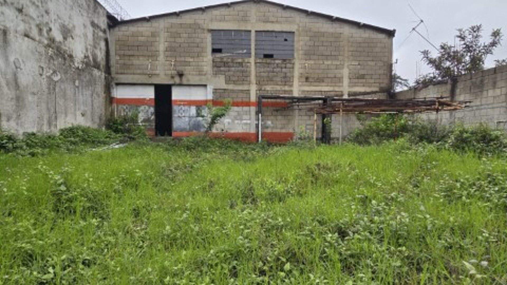 Terreno Comercial en Venta Calzada San Juan Zona 7
