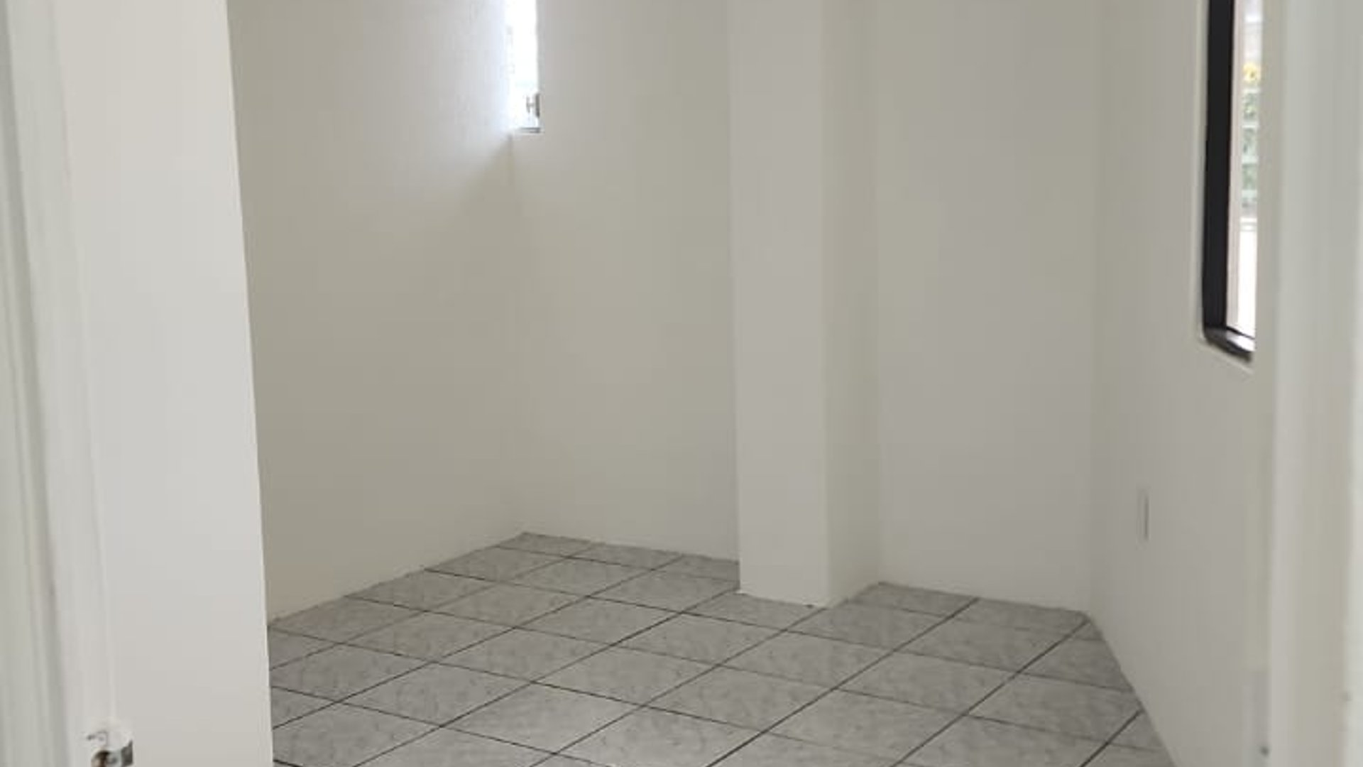 OFIBODEGA EN COMPLEJO ZONA 6 DE VILLA NUEVA - Miniatura 4