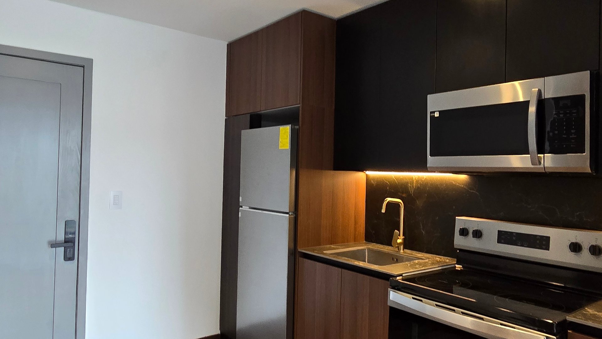Moderno Apartamento en Renta | Zona 10, Ciudad de Guatemala - Miniatura 10