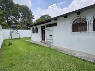 Oficina en Renta San Lucas Sacatepéquez, amplio Parqueo - 5