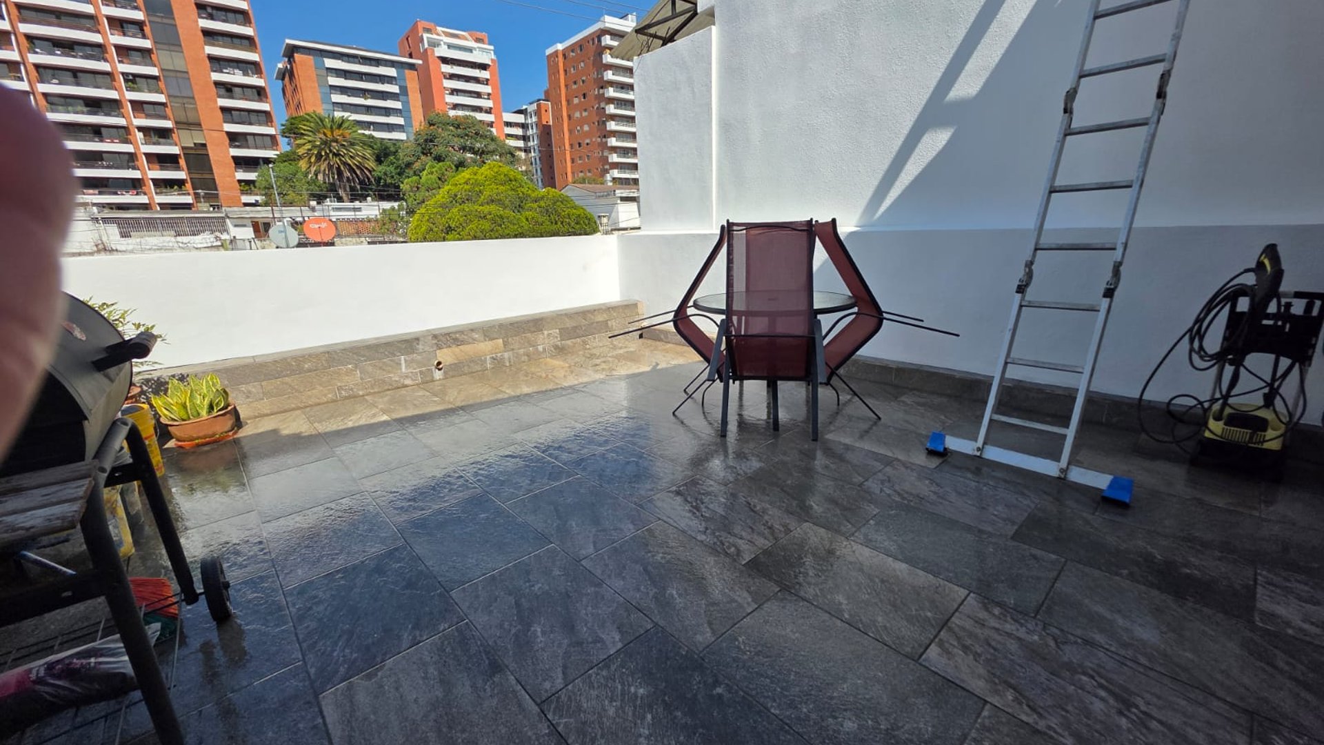 APARTAMENTO REMODELADO EN EL CENTRO DE ZONA 10 - Miniatura 6