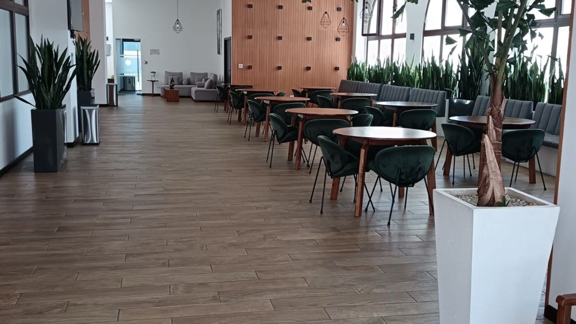 Apartamento Amueblado en Venta Lirios de Cayala Zona 16 - Miniatura 16
