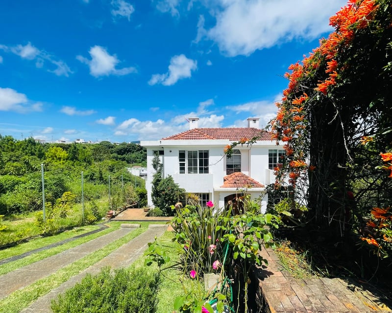 VENTA DE AMPLIA CASA - ALTA VISTA CLUB, SAN JOSÉ PINULA