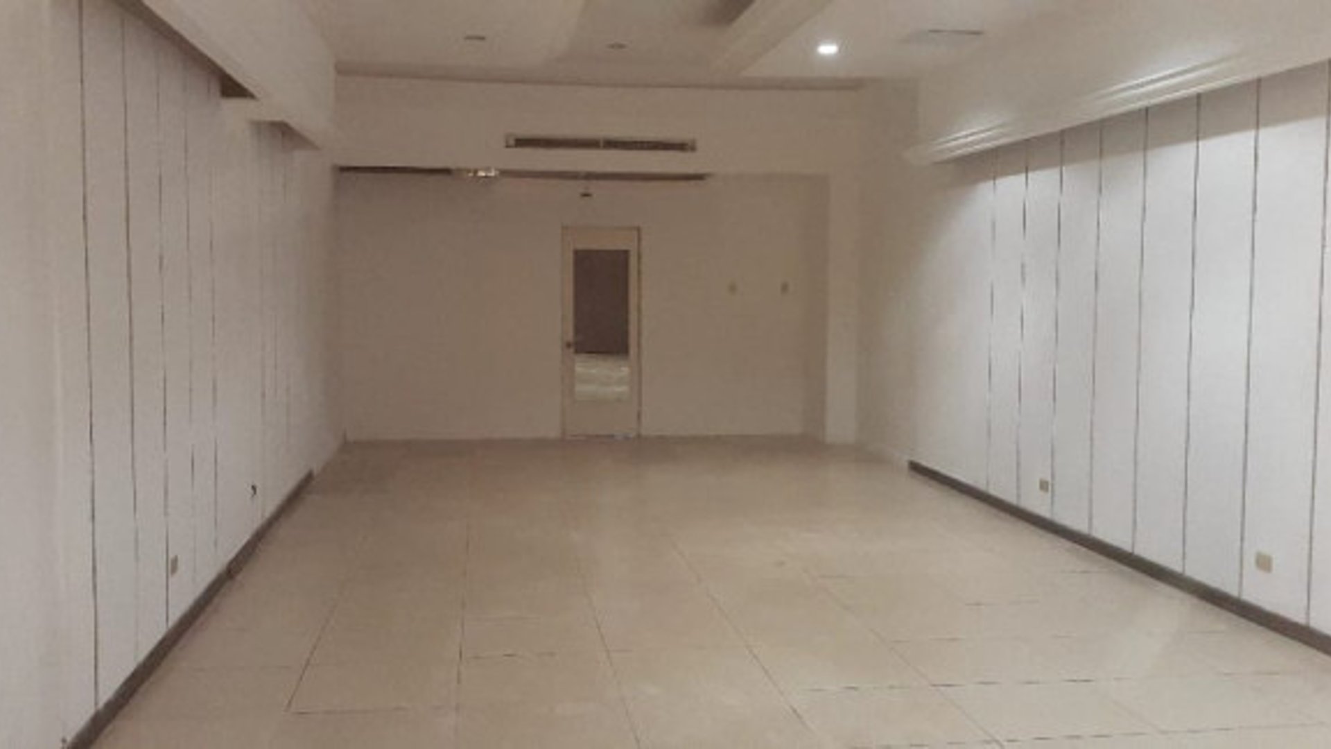 En venta Local Comercial en Pradera Zona 10 - Miniatura 3