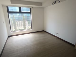 📍 APARTAMENTO EN RENTA – 2 HAB  | EDIFICIO VEINTI4 | ZONA 10 - 5