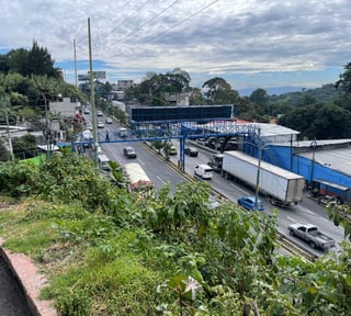 Terreno de esquina en venta en zona 1 de Mixco